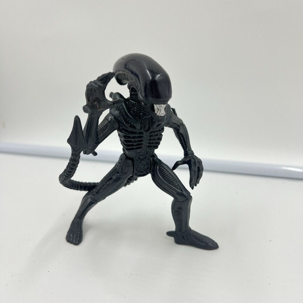 Vintage 1993 Kenner Aliens Vs. Predator Warrior Xenomorph 5" Black